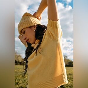 Solid Twilight Cashmere short-sleeve sweater in Tuscany yellow BNWT XS